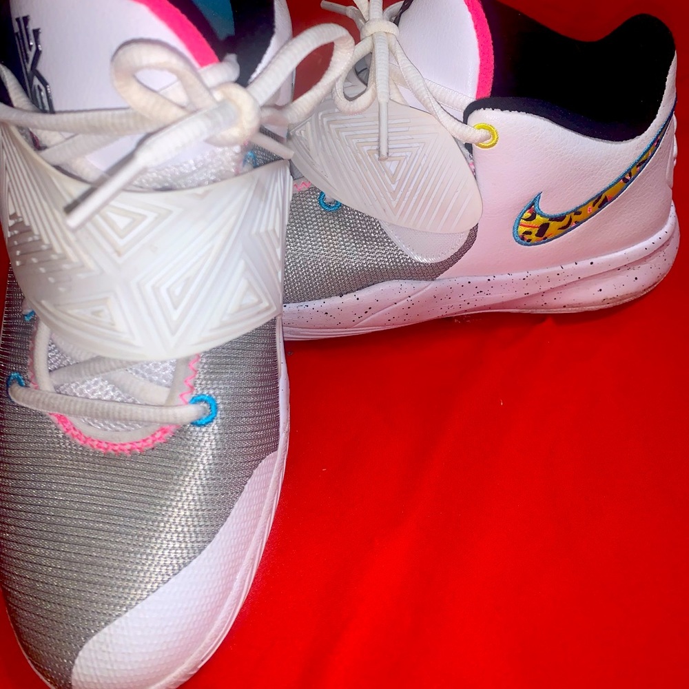 Woman’s Nike Kyrie Irving Size estimated As 8 Womens but tag reads 6.5 youth